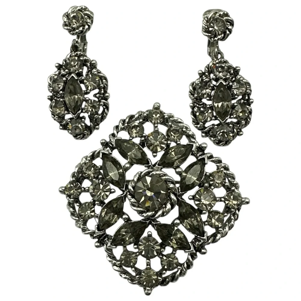 Weiss Signed Vintage Grey Rhinestone Silver Tone Brooch & Earrings Set Parure